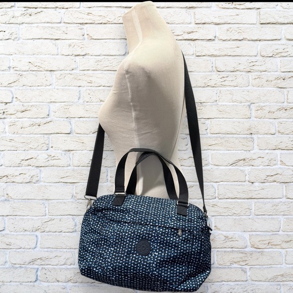 Kipling Handbags - Like New HB7515 Flora Kipling small duffle/crossbody bag